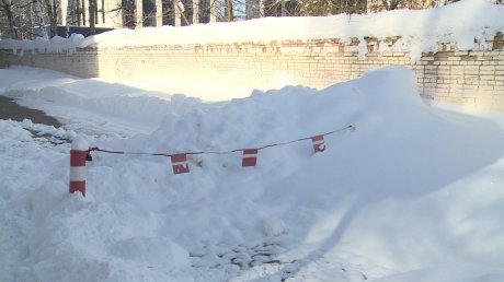 На улице Попова УК установила плату за неубранный снег