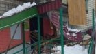 В Чаадаевке снежная масса разрушила входную конструкцию магазина