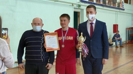 Зареченские пожарные победили в турнире по мини-футболу