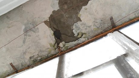 В квартире пензячки из-за старых соседских труб рушится потолок
