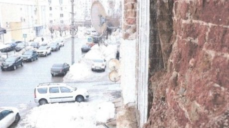 Разрушающийся дом на Куйбышева отключат от инженерных сетей