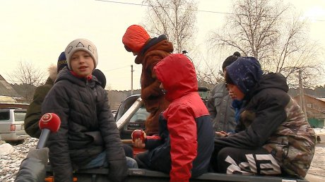 Детей с Донбасса прокатили на внедорожниках по ахунскому лесу