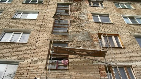 При ремонте стены на Беляева, 41, повредили газовую трубу