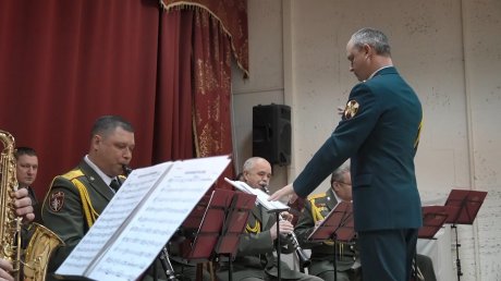 Росгвардейцы дали концерт с оркестром для жителей Донбасса