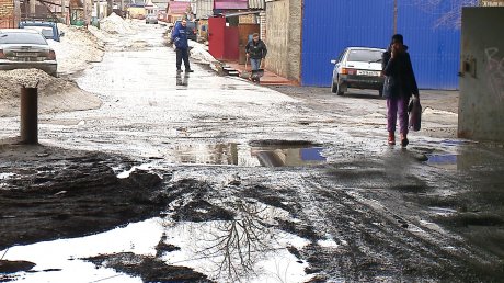 Дети не могут пройти: пензенца возмутила дорога под путепроводом