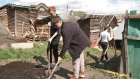 В Пензе волонтеры вскопали огород ветерану труда