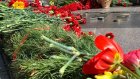 В Риге возложенные на 9 Мая цветы у памятника Освободителям убрали тракторами