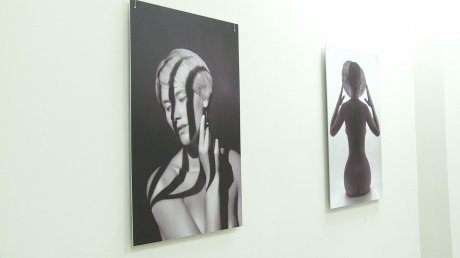 В «Доме Бадигина» устроили выставку фотографий в стиле ню