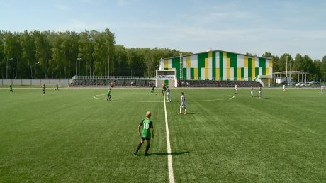 Юные футболисты приехали на крупные соревнования в Каменку