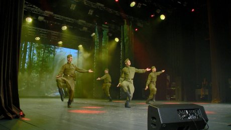 В «Доме офицеров» исполнили песни военных лет