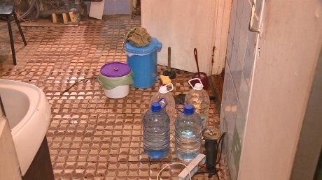 Трусы в трубе: в Пензе разгорелся конфликт между соседями