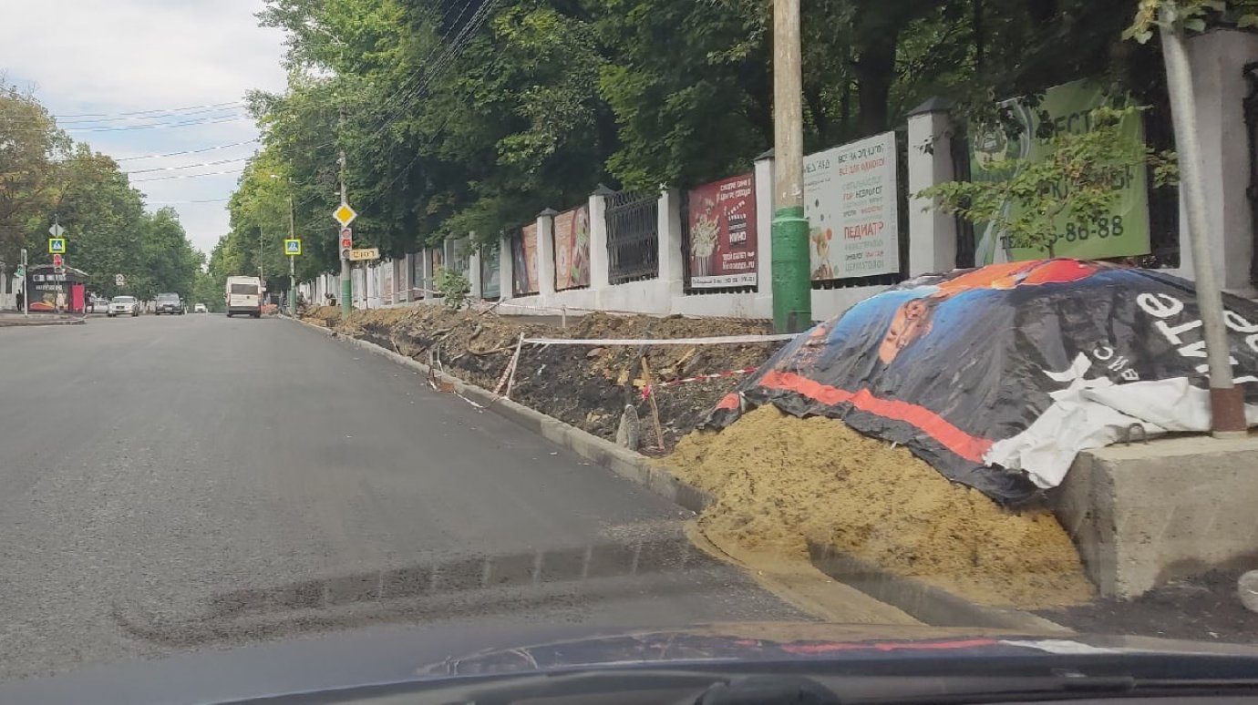 На ул. Лермонтова вскрыли десятки метров нового асфальта и грунта