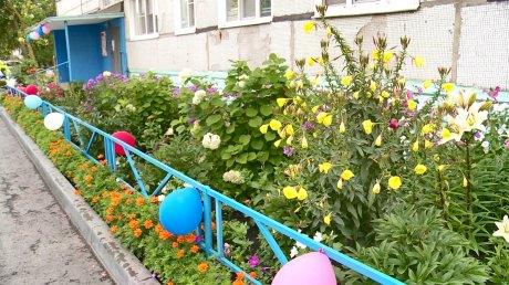 Жители дома на Тепличной отметили 40-летие девятиэтажки