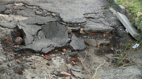 Тротуары на Свердлова отремонтируют после появления провалов