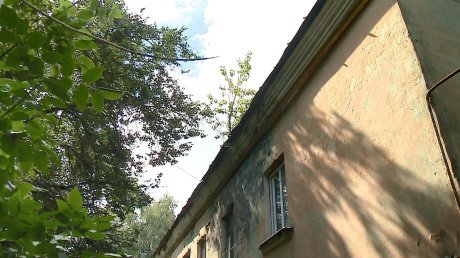 В Пензе осыпается стена бывшего общежития на Ударной, 34