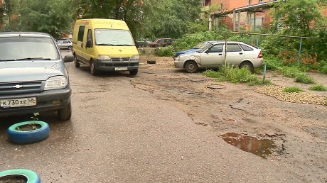 На улице Минской разрушилось асфальтовое покрытие