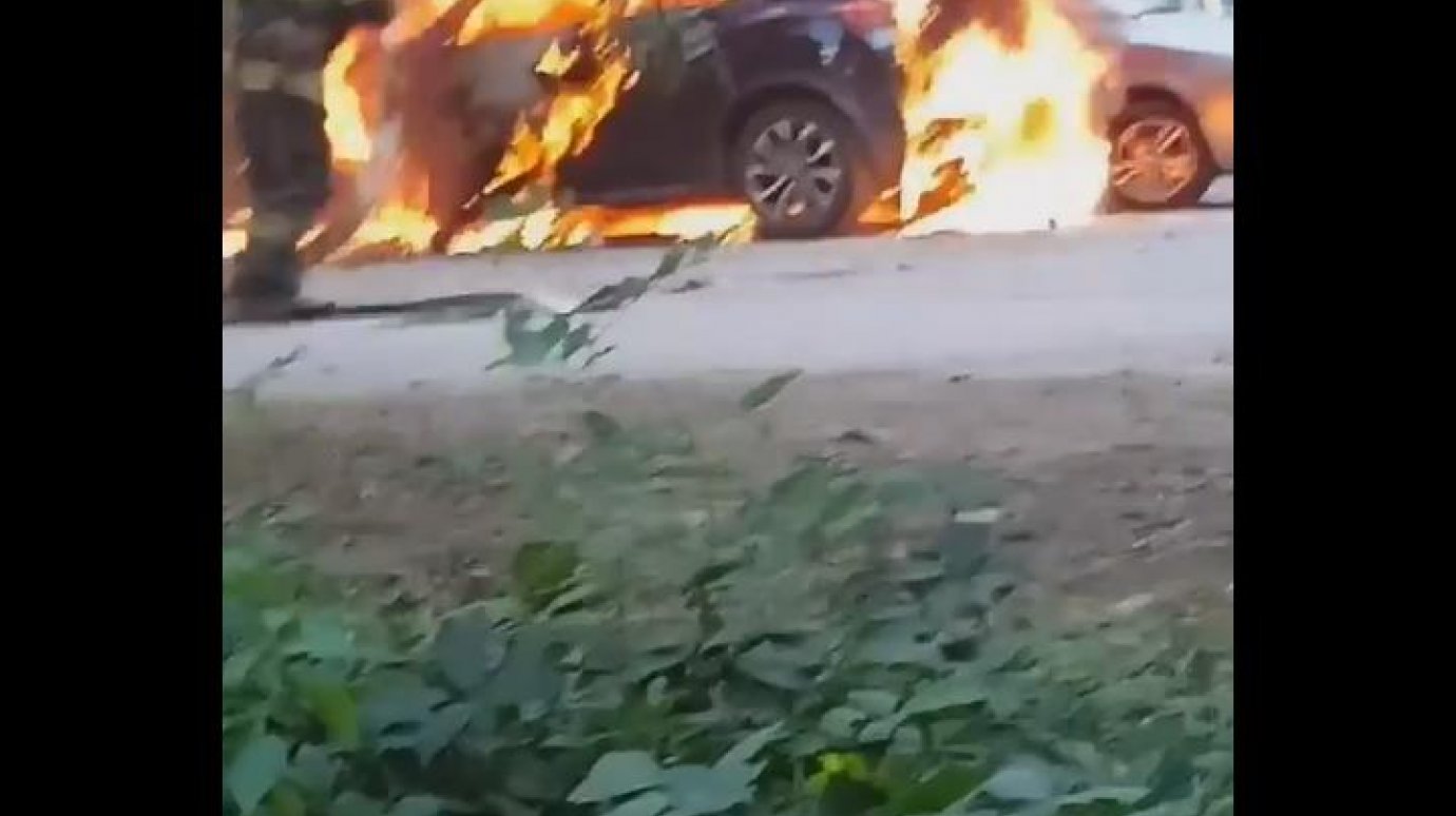 На Ладожской улице в Пензе сгорел Nissan