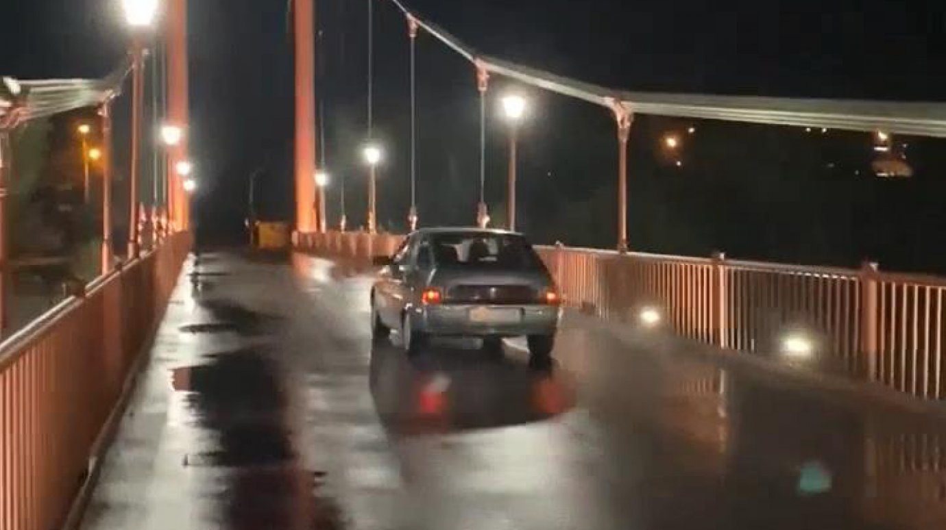 Это перебор: в Пензе водитель промчался по мосту Дружбы