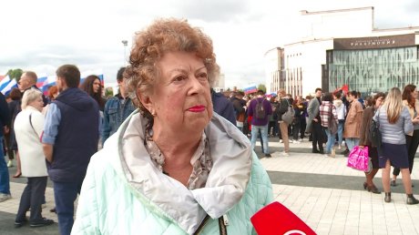 Пензенцы приняли участие в митинге на Юбилейной площади