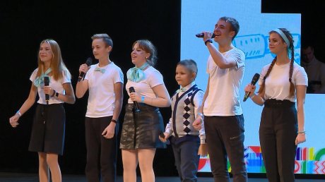 В Пензе школьники померились чувством юмора на фестивале КВН