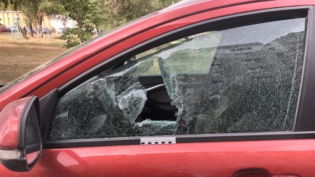 В Пензе четыре автомобиля пострадали от рук ночного вора