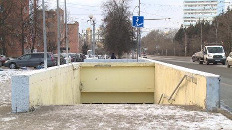 Подземный переход на проспекте Победы покрывается льдом