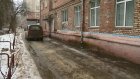 Жители дома на Ленинградской забили канализацию тряпками и подгузниками