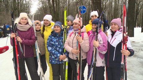 Пензенцы устроили массовый лыжный забег по Олимпийской аллее