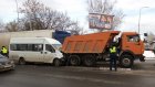 В Пензе маршрутка влетела под мусоровоз, пострадали 8 человек