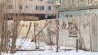 На улице Плеханова рисунок на заборе поверг людей в шок
