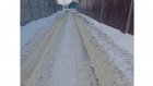 Хоть на забор лезь: на Бугровке оценили первую за зиму уборку снега