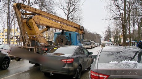 Движение на Западной Поляне встало из-за ДТП на улице Лермонтова