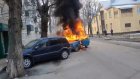 В Пензе легковой автомобиль полыхал открытым огнем