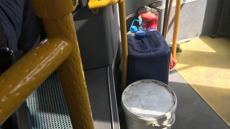 Жительницу ГПЗ возмутили кроссовки водителя автобуса № 82с