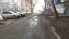Внутридворовая дорога на Суворова 18 лет не знает ремонта