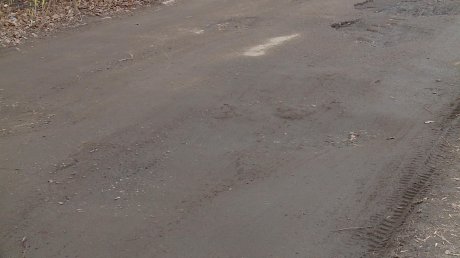 Внутридворовая дорога на Суворова 18 лет не знает ремонта