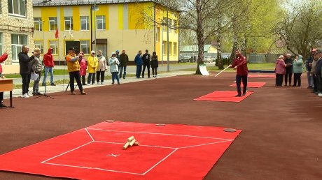 В Пензе ветераны сыграли в городки в честь 100-летия вида спорта