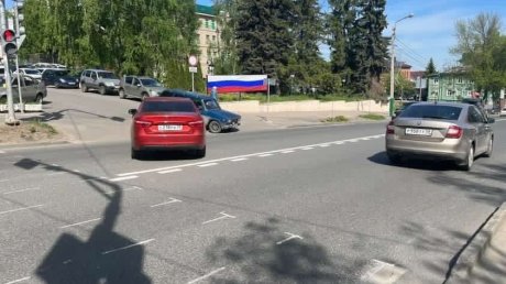 Новая разметка на ул. Володарского поставила водителей в тупик