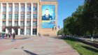 Выцветший баннер с Героем России на ул. Кирова так и не заменили
