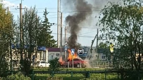 На улице Стасова в Пензе загорелся КамАЗ