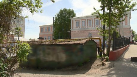 Пензячку возмутил разрисованный гараж на улице Володарского