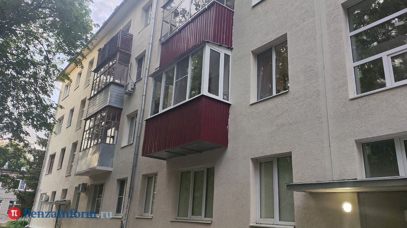 Россиян предупредили о наказании за остекление балкона