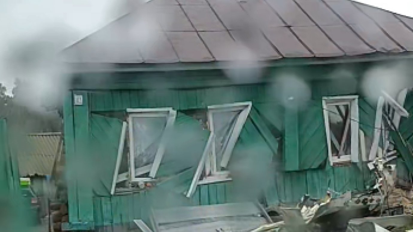 Видео: что осталось от разрушенного фурой дома в селе Махалино