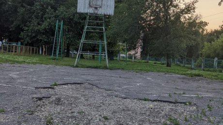 В Пензе ученики школы № 37 не могут играть в баскетбол
