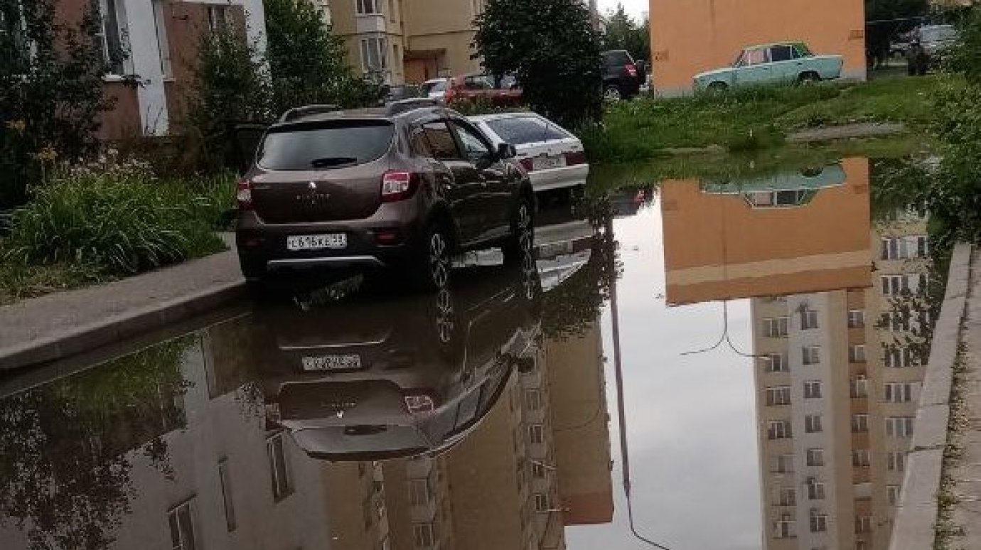 Жителей улицы Долгорукова обещают избавить от озера из нечистот