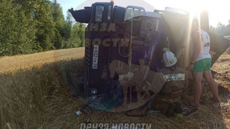 На трассе Пенза - Тамбов опрокинулся грузовик