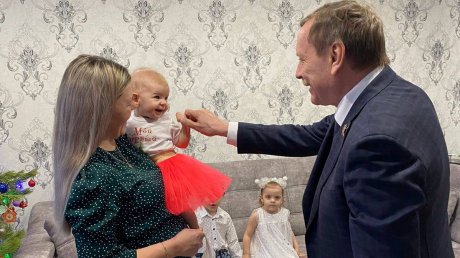 Олег Климанов перед Новым годом осчастливил троих детей