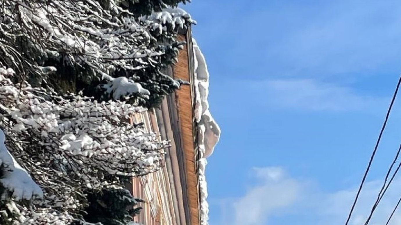 На улице Карла Маркса пензенцам может упасть снег на голову