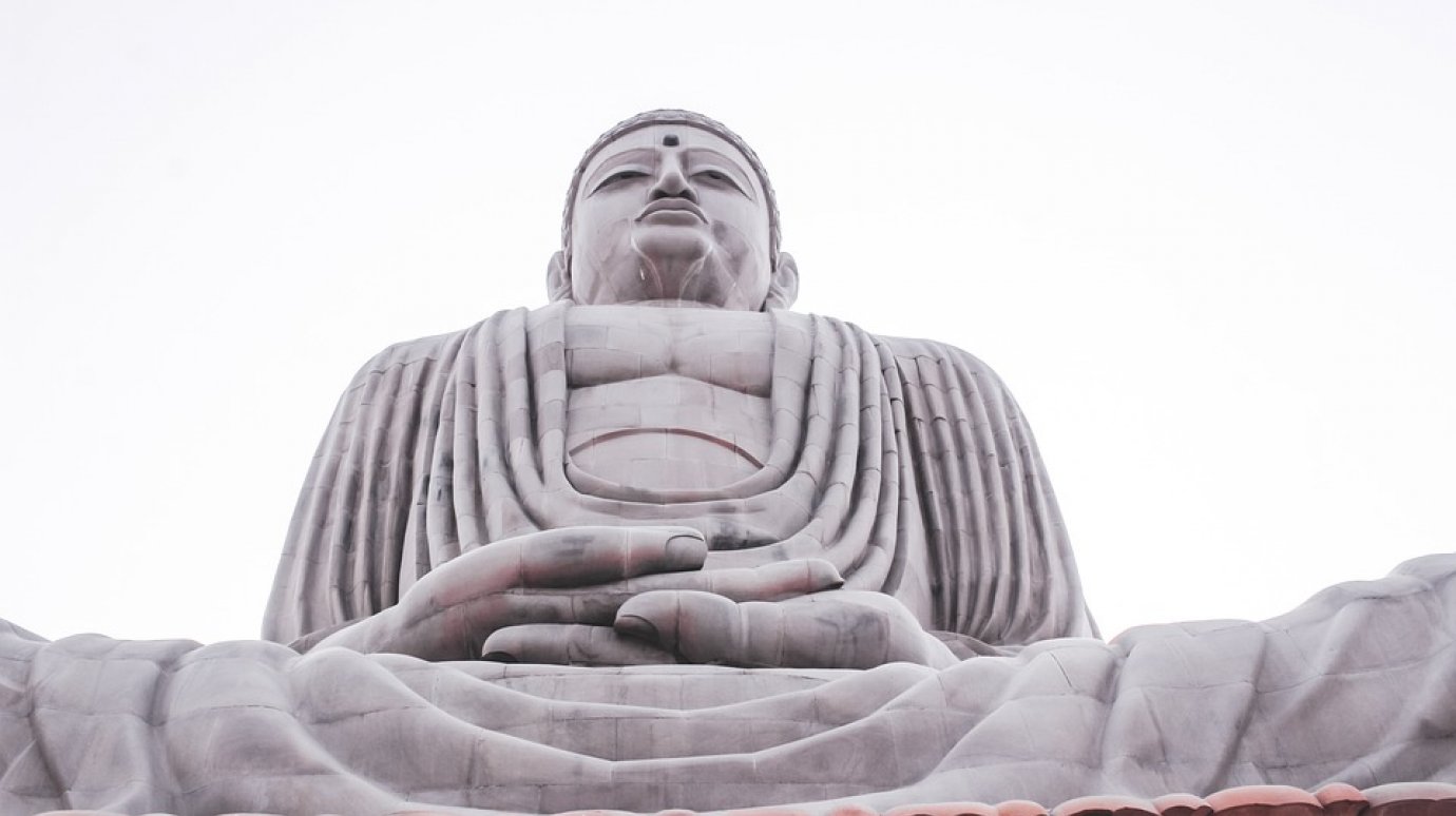 Напавшего на монаха мужчину пронзила статуя Будды
