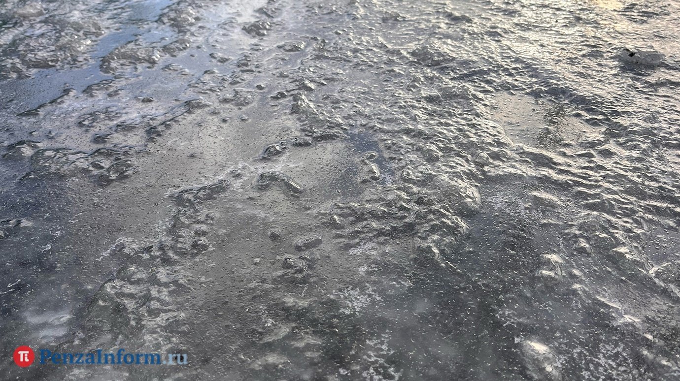 В Спасске дорожную организацию наказали за лед на проезжей части